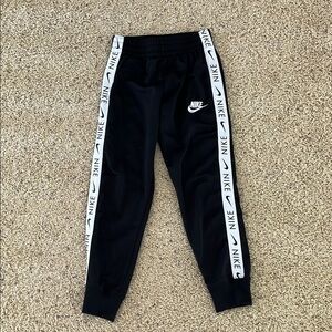 Nike Girls Black Jogger Pants Size M